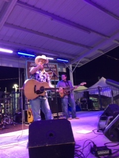 Randy Rogers Wows Crowd.jpg